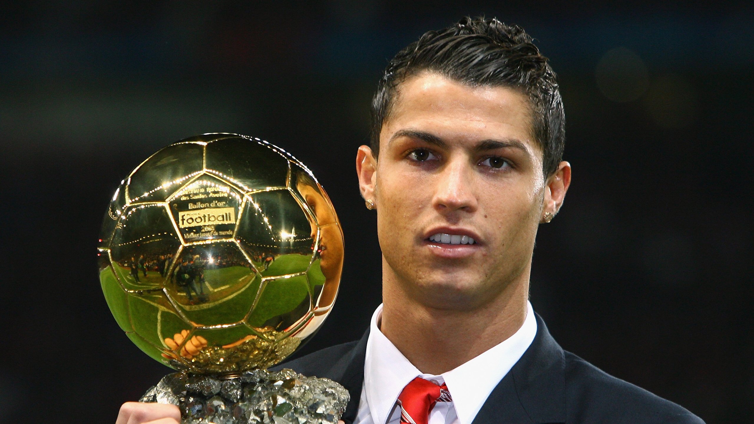 卡利亚里是否应加强本土球员培养力度，卡利亚里新球衣