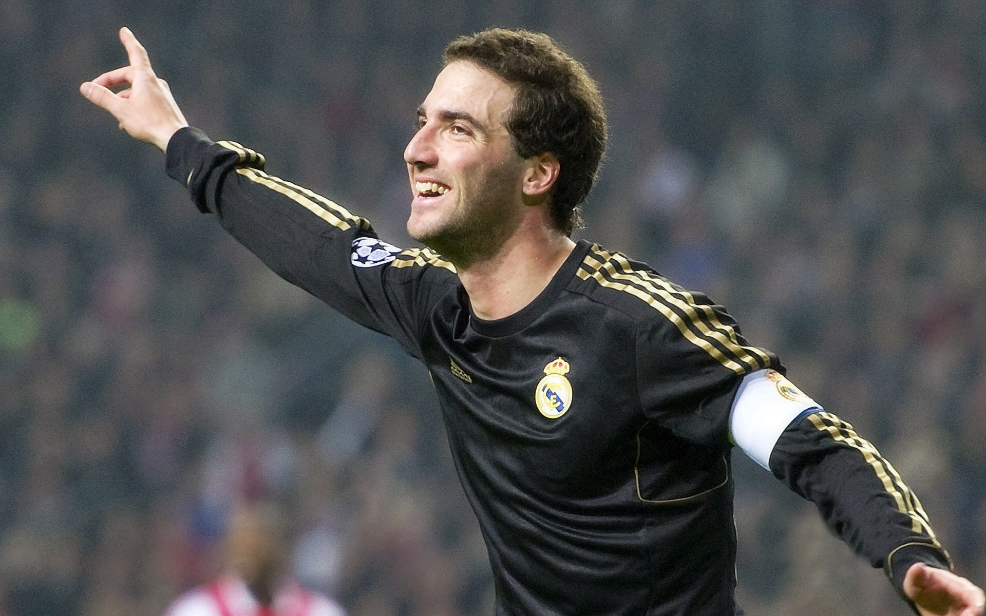 欧洲豪门交锋，火爆场面震撼全场！，欧洲豪门队